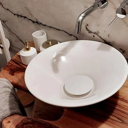 Zina's House * Troulos